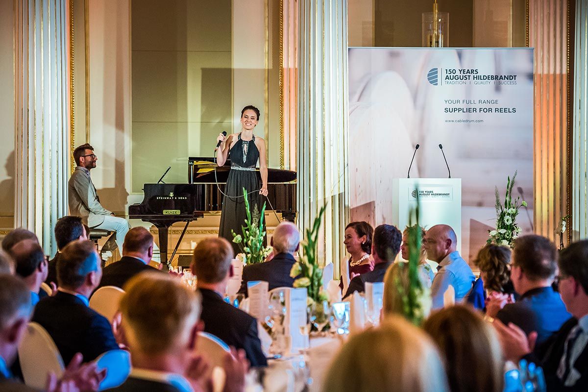 Konzert Saal Musik Jubiläum Moderation Firmenfest