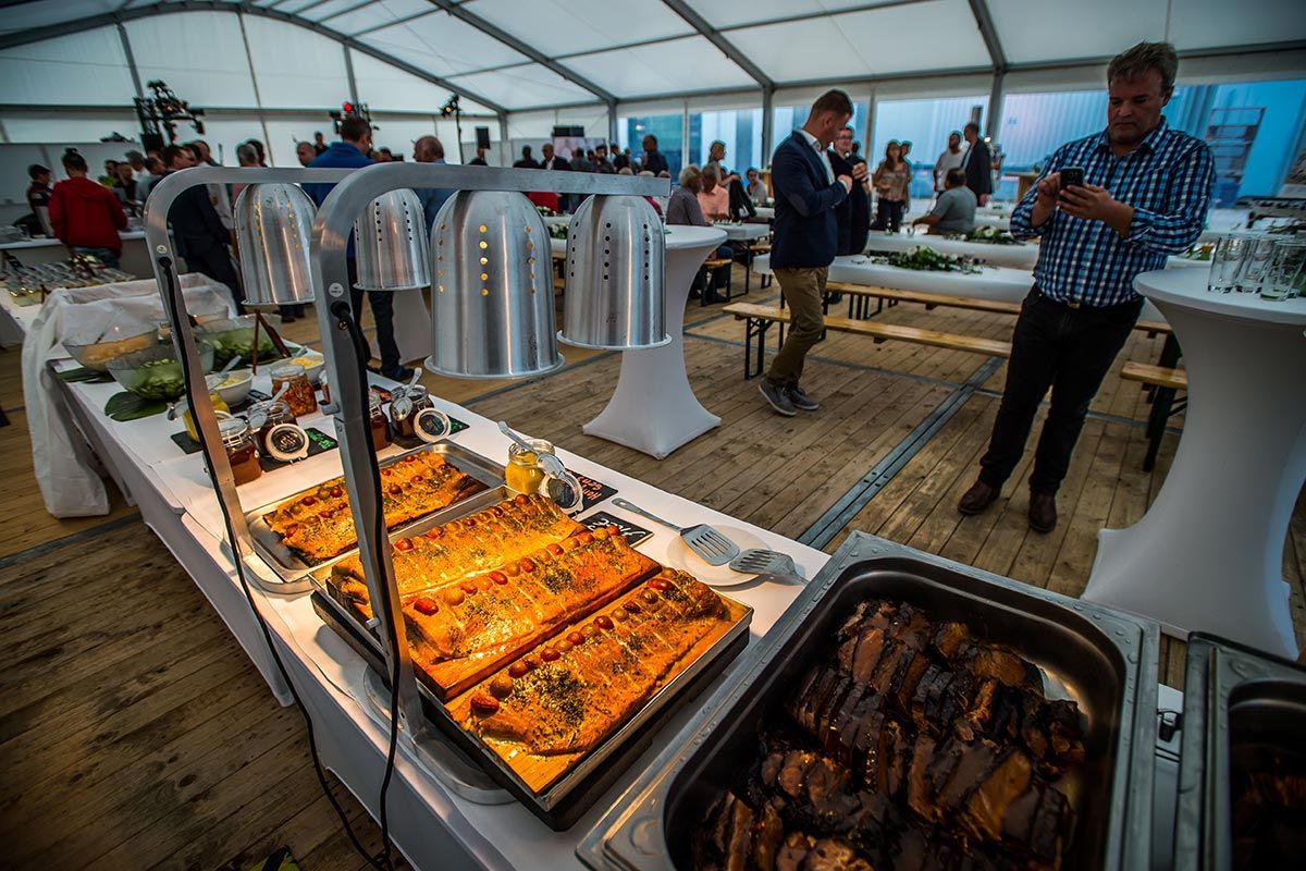 Cateringservice Buffet Speisen Indoor Dekoration Gastronomie
