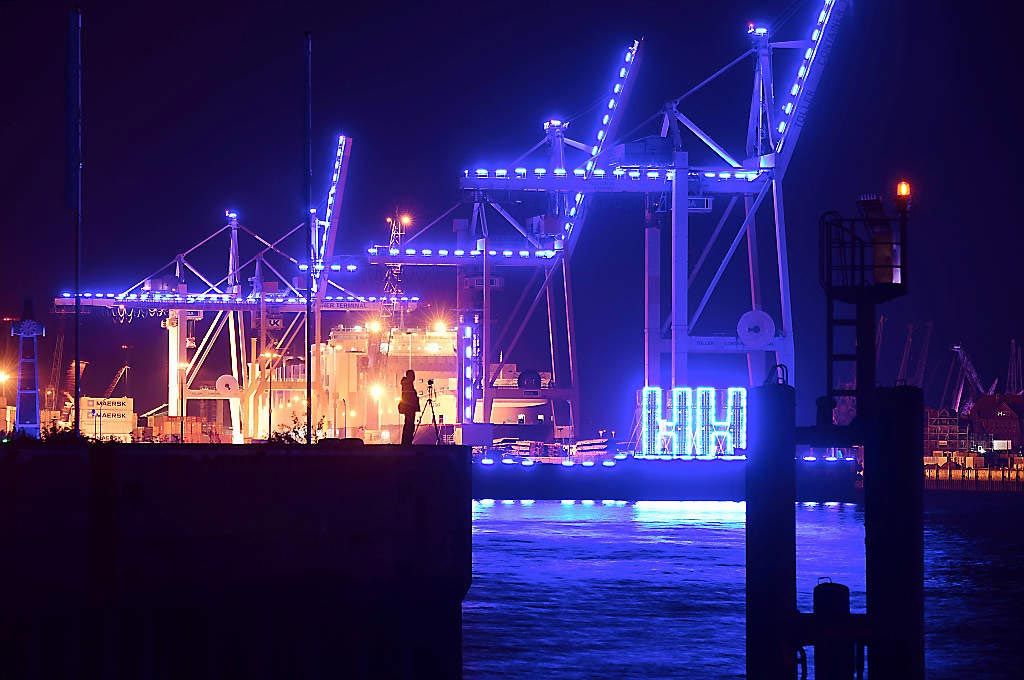 Hafen Kräne Beleuchtung Lichtinszenierung außen