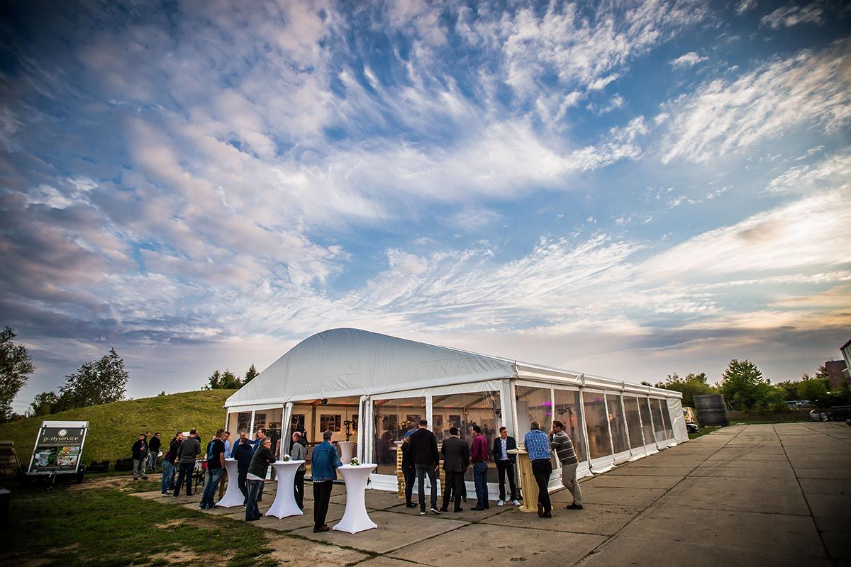 Eventzelt Außenbereich Outdoor Stehtische Fest Feier